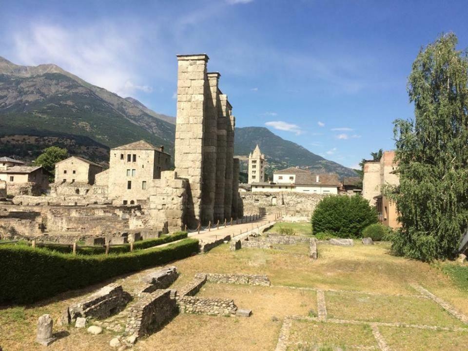 Al Teatro Romano - Cir 0343 Aosta Eksteriør billede